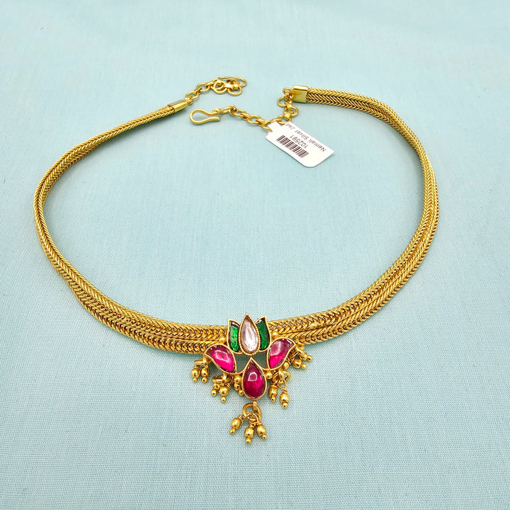 Small Kundan necklace