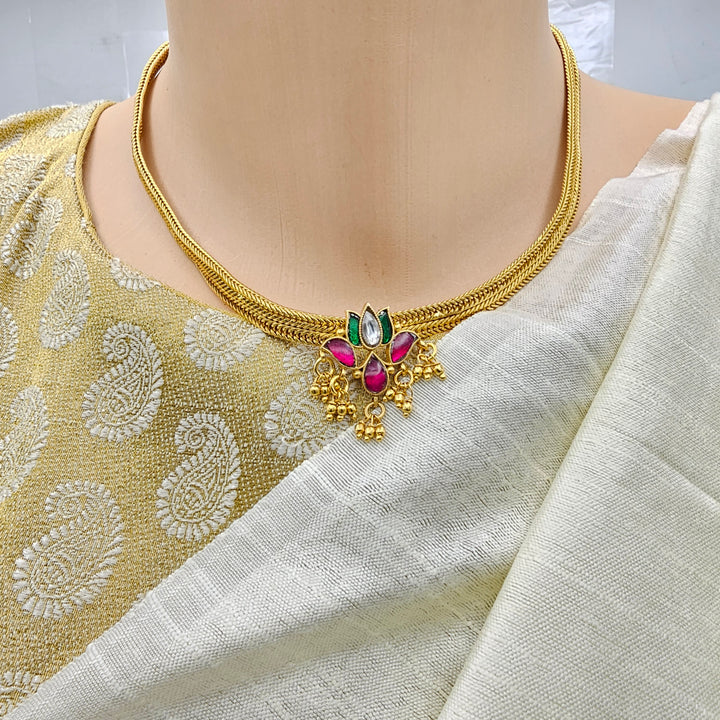 Small Kundan necklace