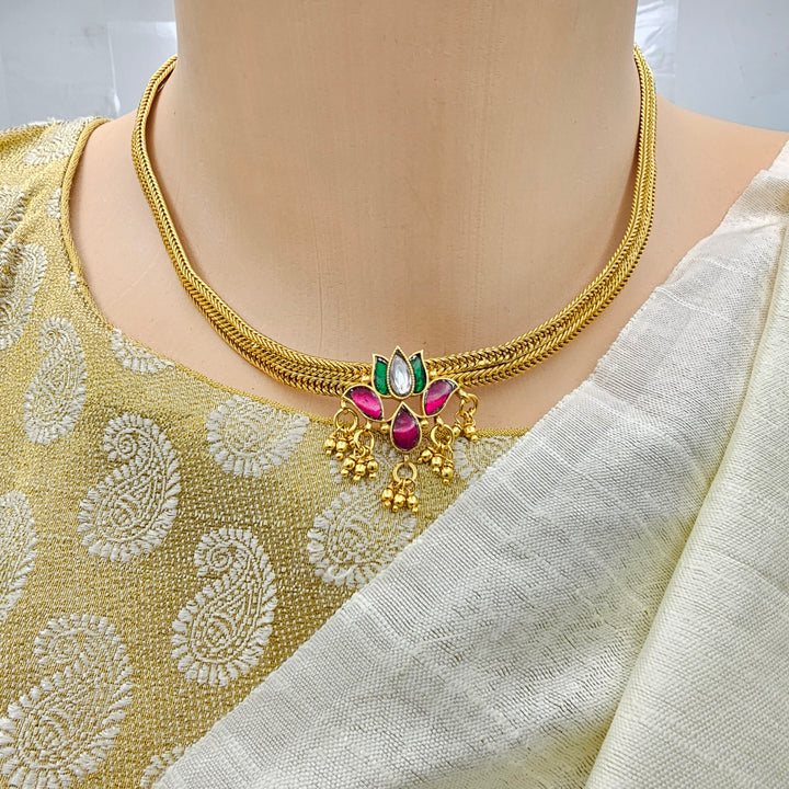Small Kundan necklace