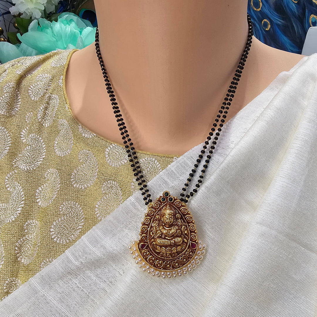 20" Lakshmi Black Beads set