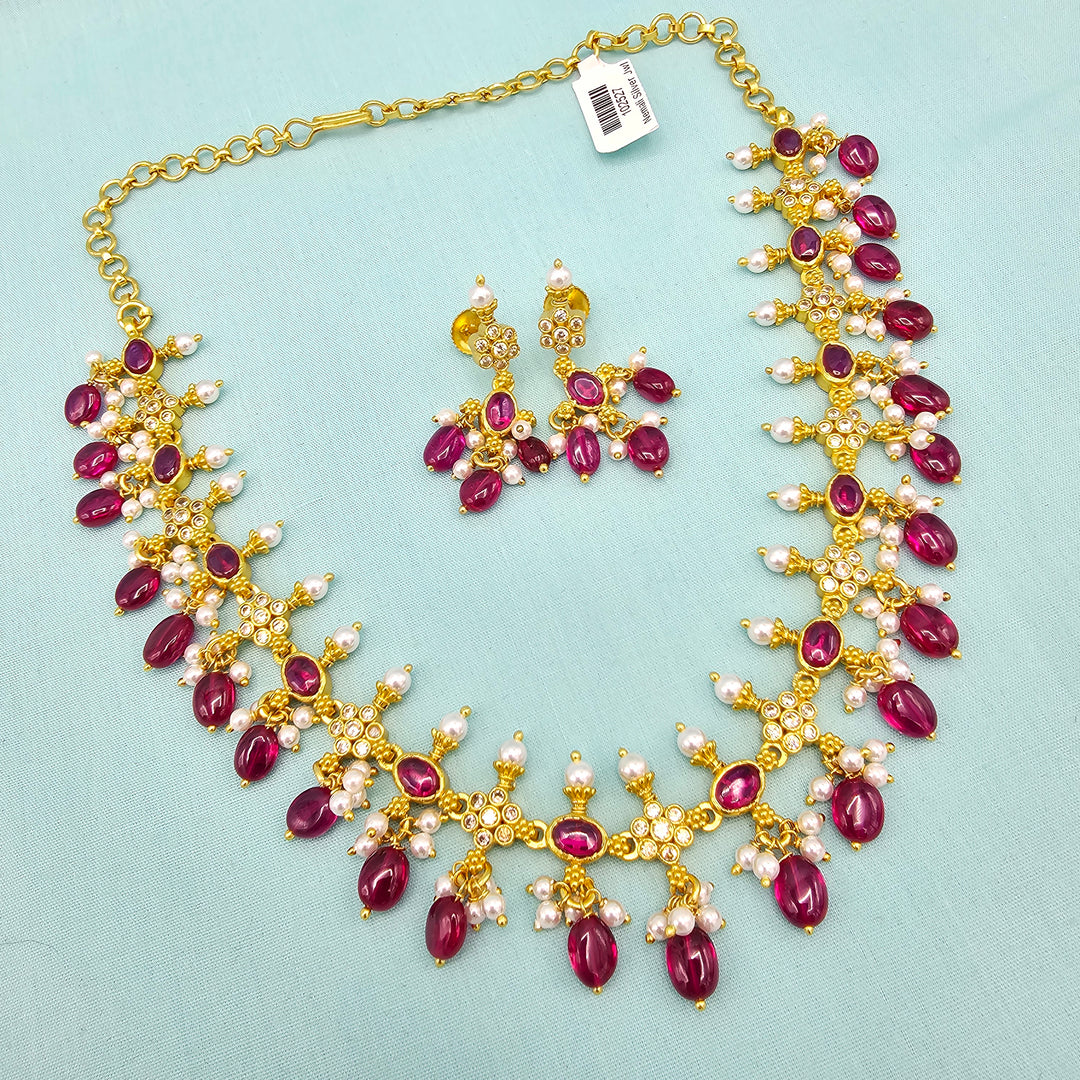 Silver pearl necklace