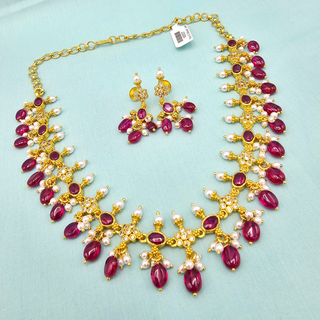 Silver pearl necklace