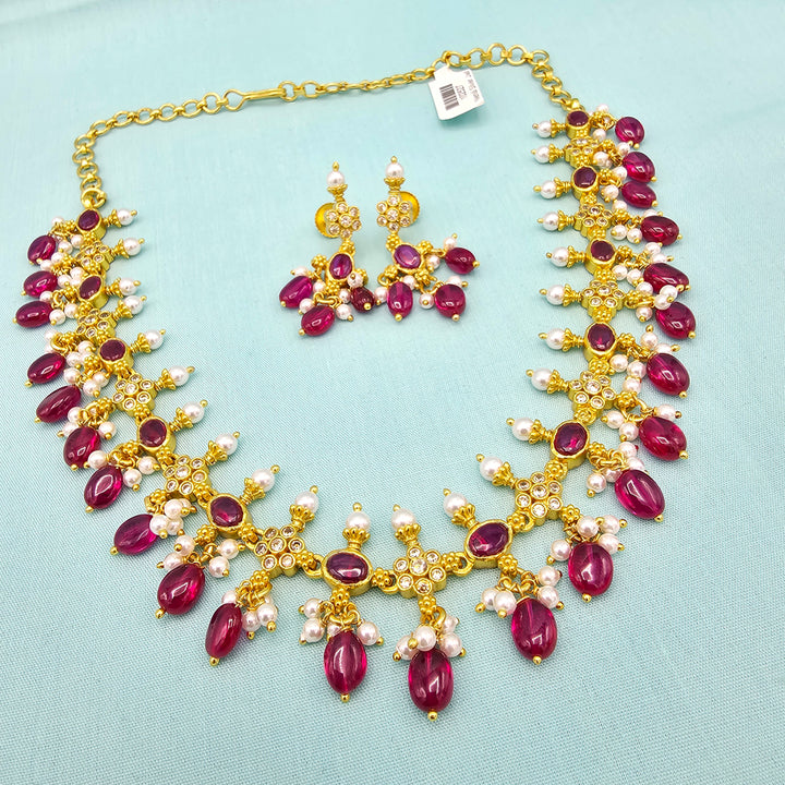 Silver pearl necklace