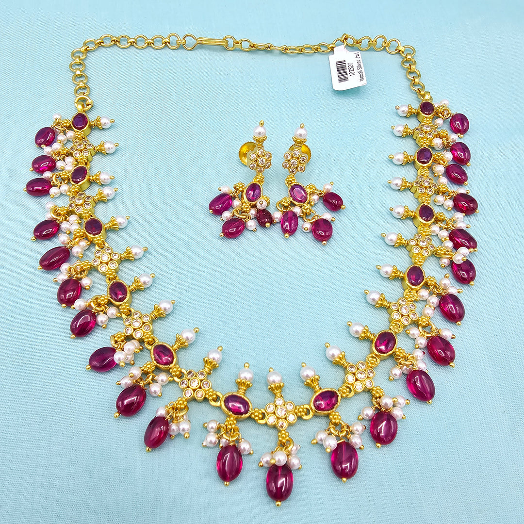 Silver pearl necklace