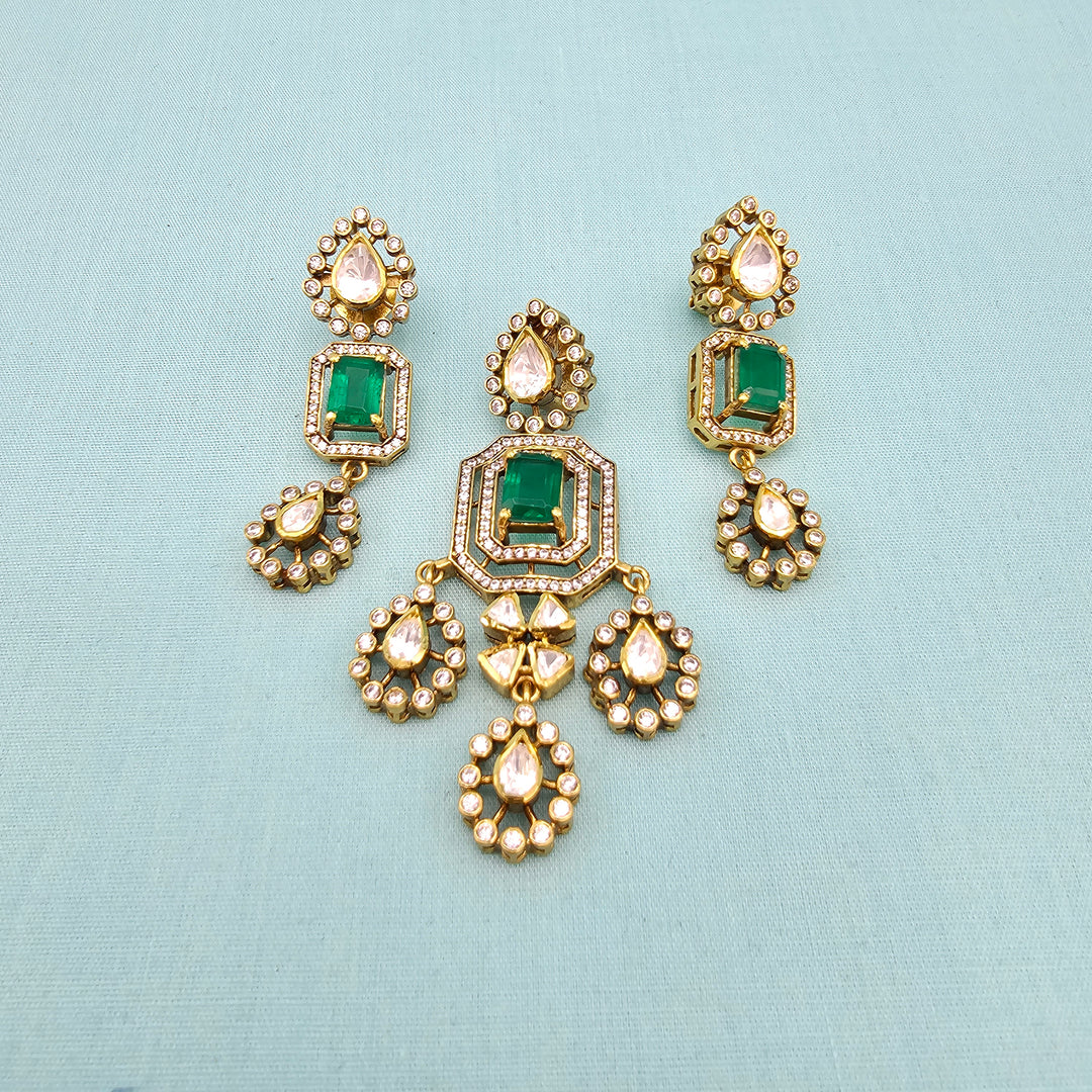 Mozo Emerald Pendant set
