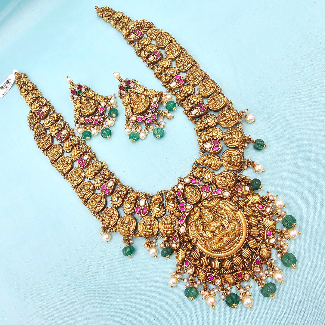 Nakshi Kundan Haram