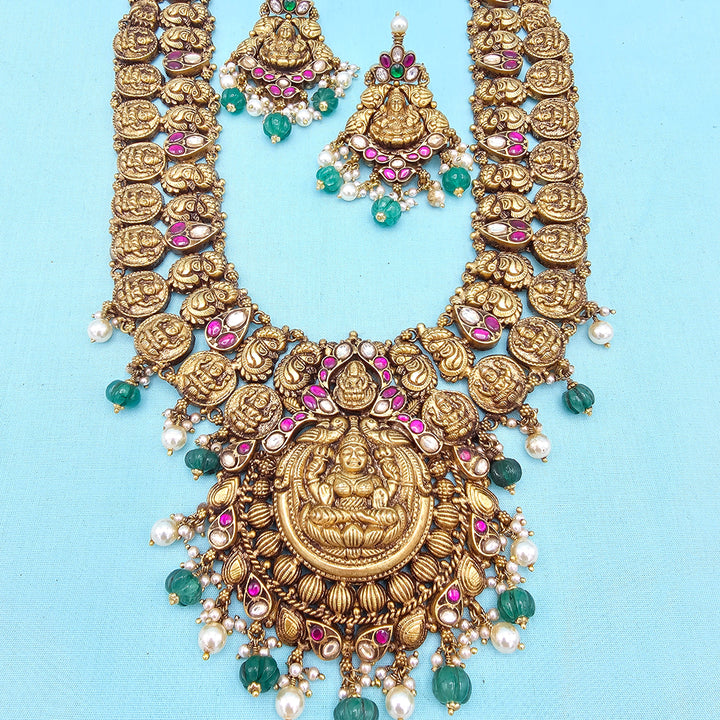 Nakshi Kundan Haram