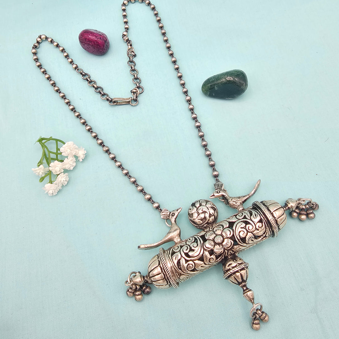 Chitayi Long necklace