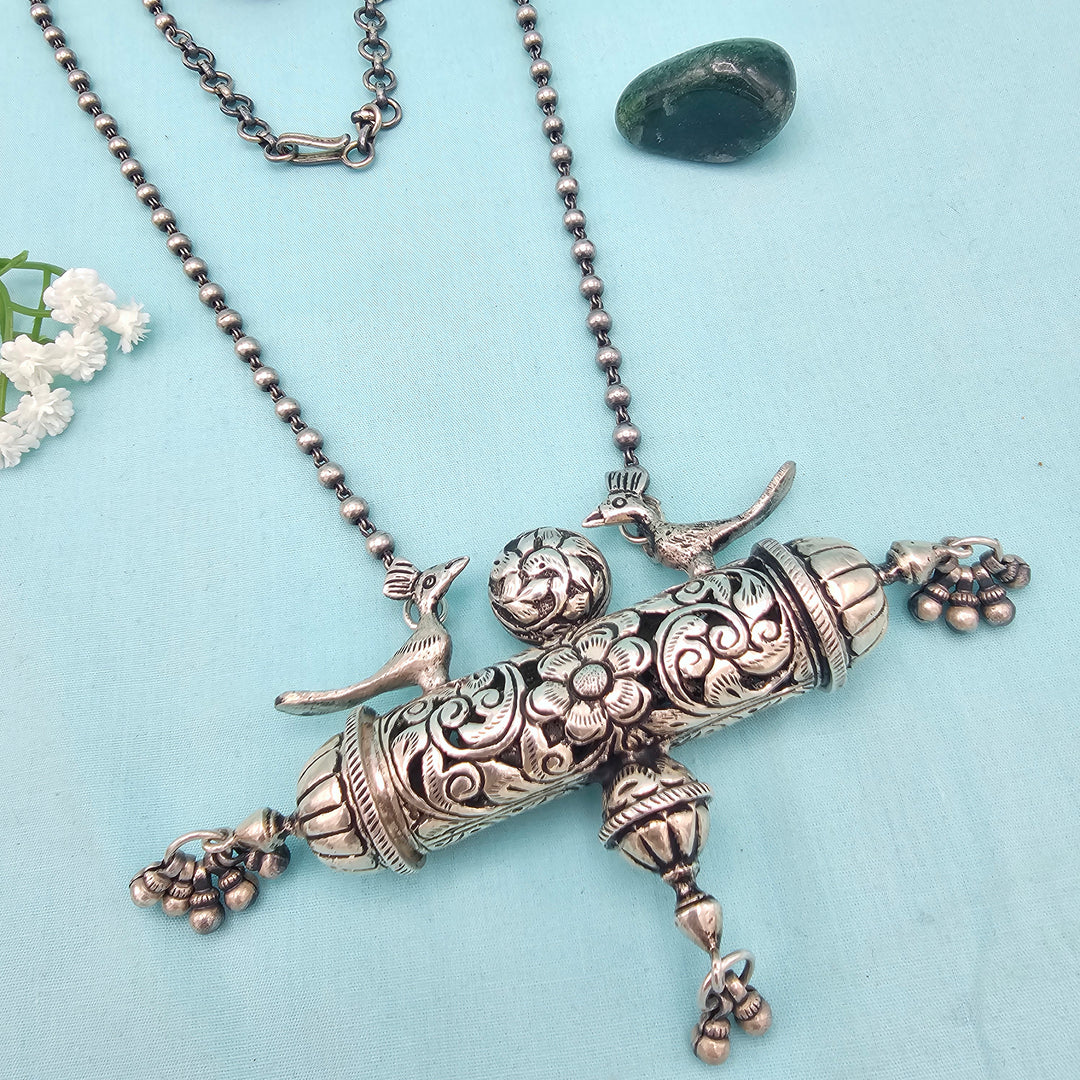 Chitayi Long necklace