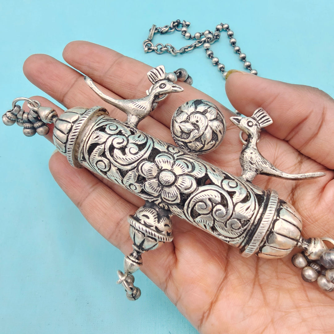 Chitayi Long necklace