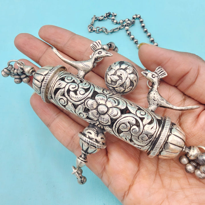 Chitayi Long necklace