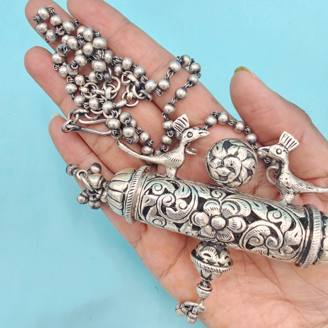 Chitayi Long necklace