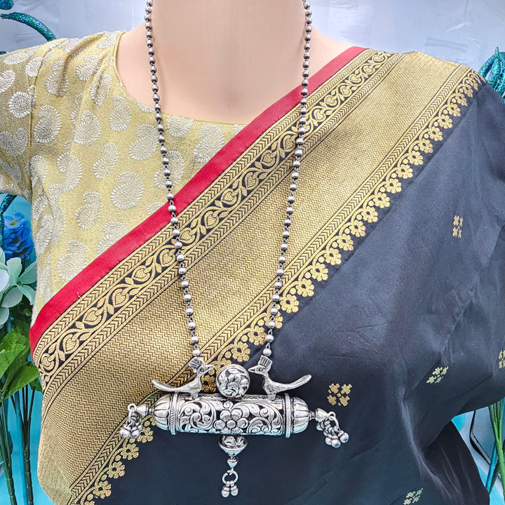 Chitayi Long necklace