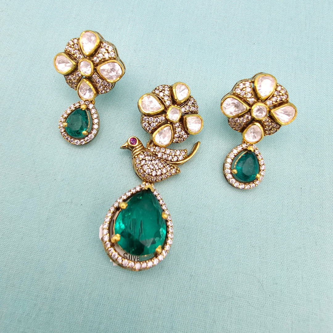 Mozo Emerald Pendant set