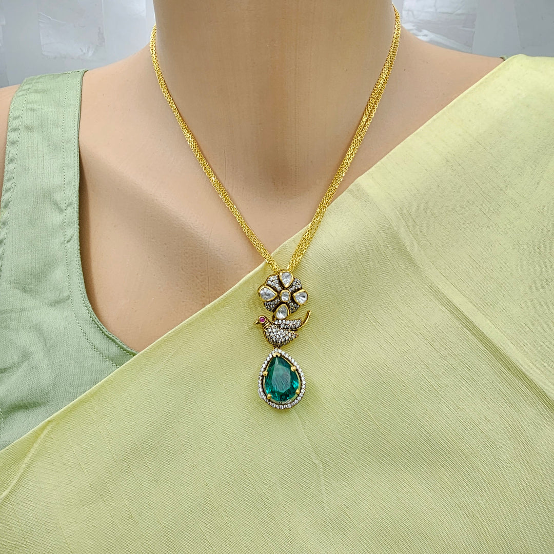 Mozo Emerald Pendant set