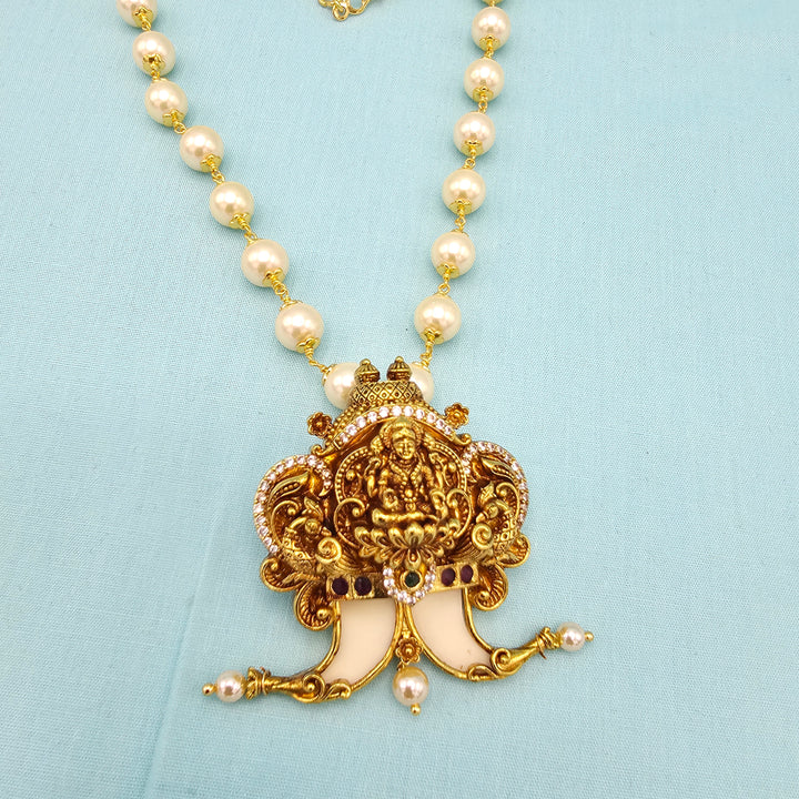 Puligoru pendant 8mm pearls
