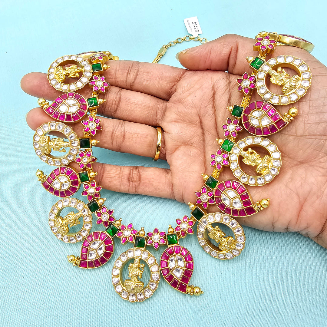 Short deep nakshi necklace