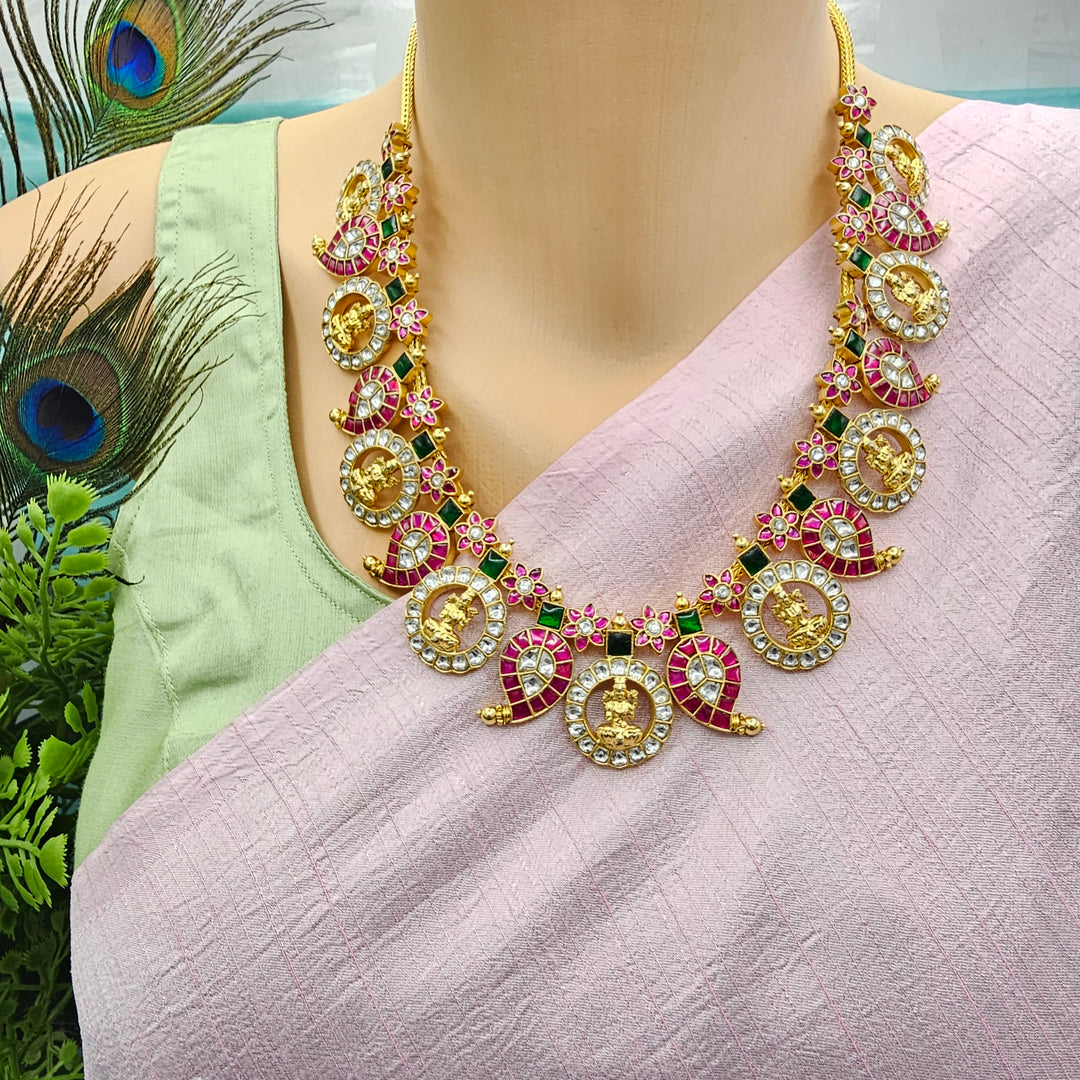 Short deep nakshi necklace