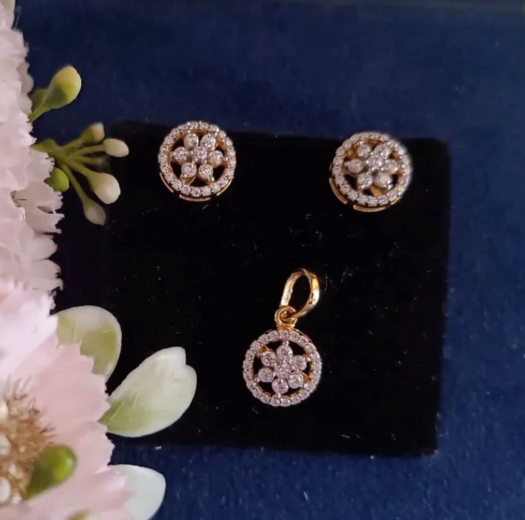Diamond replica Pendant set