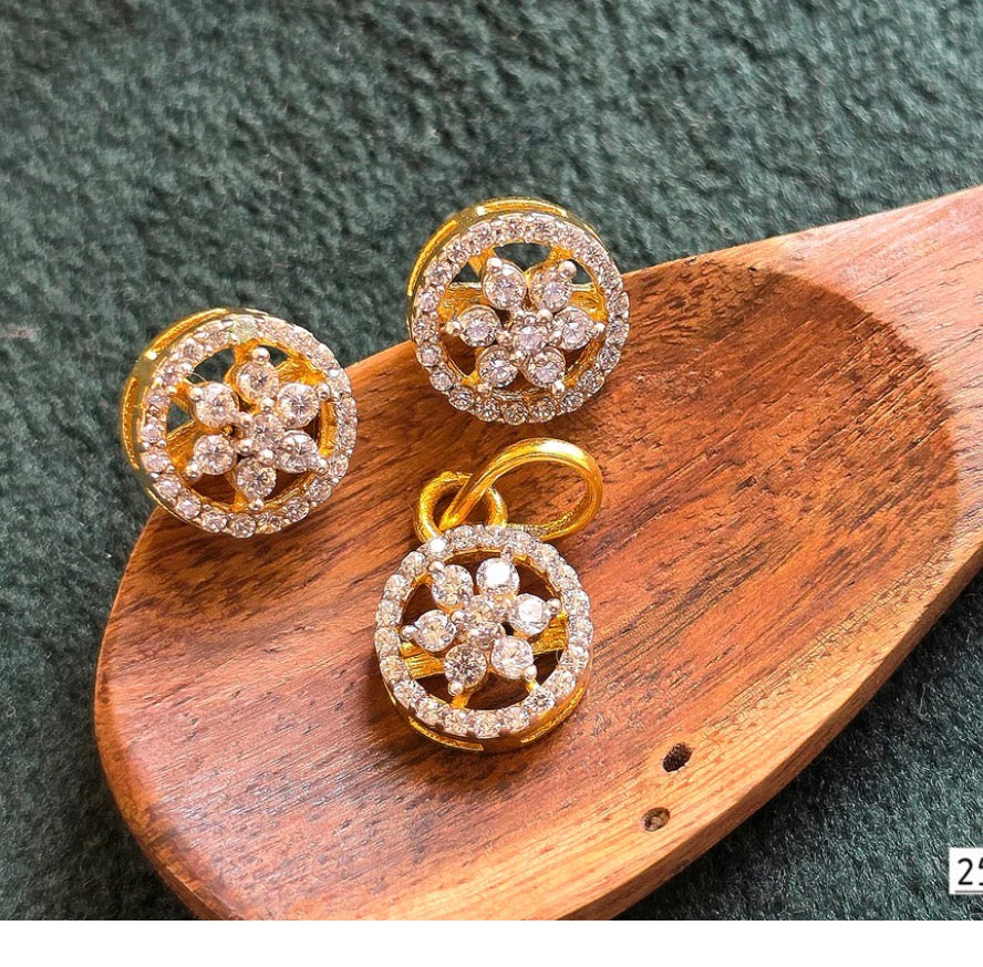 Diamond replica Pendant set