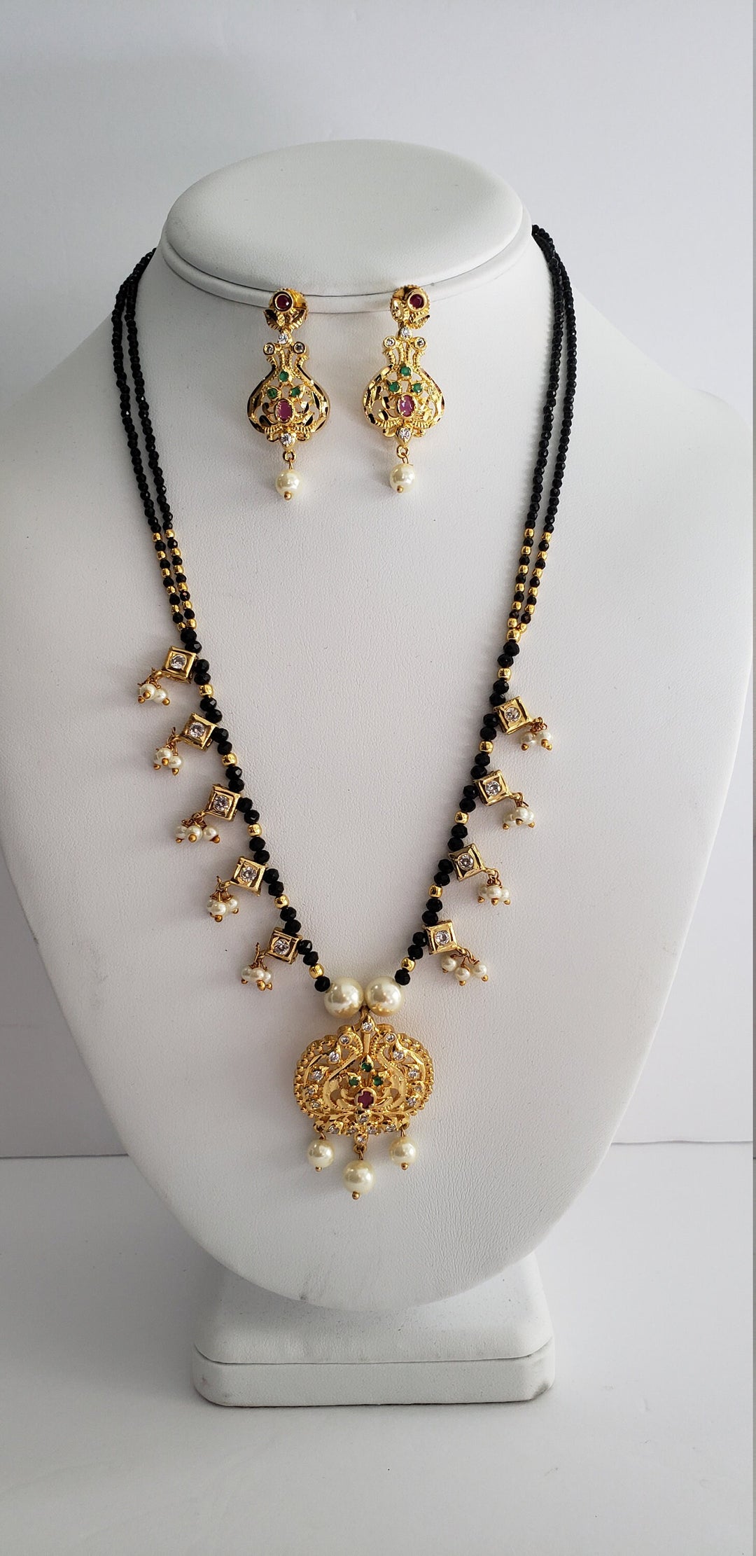 Black beads set