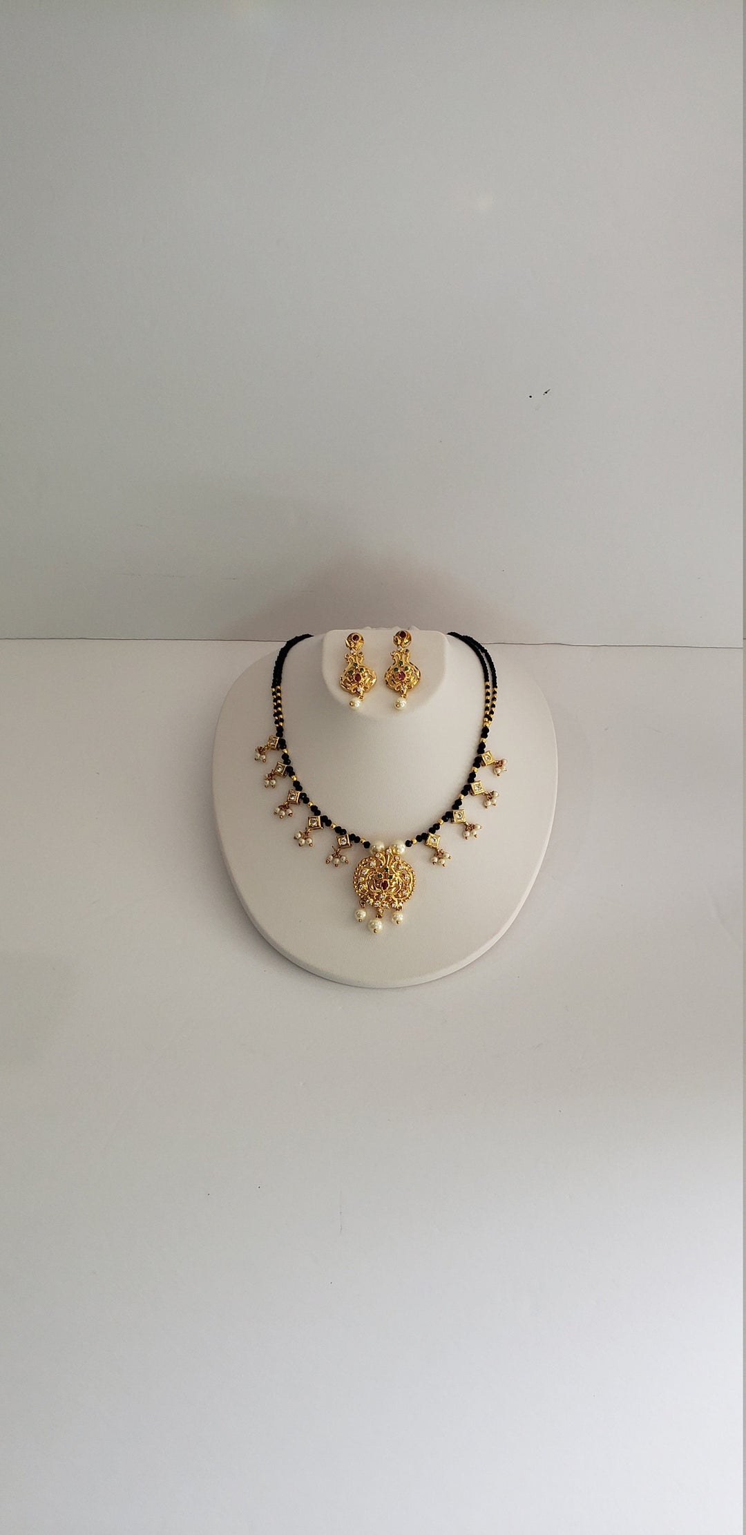 Black beads set
