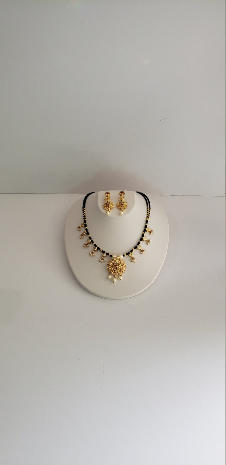 Black beads set