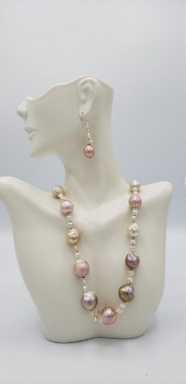 Baroque pearls necklace