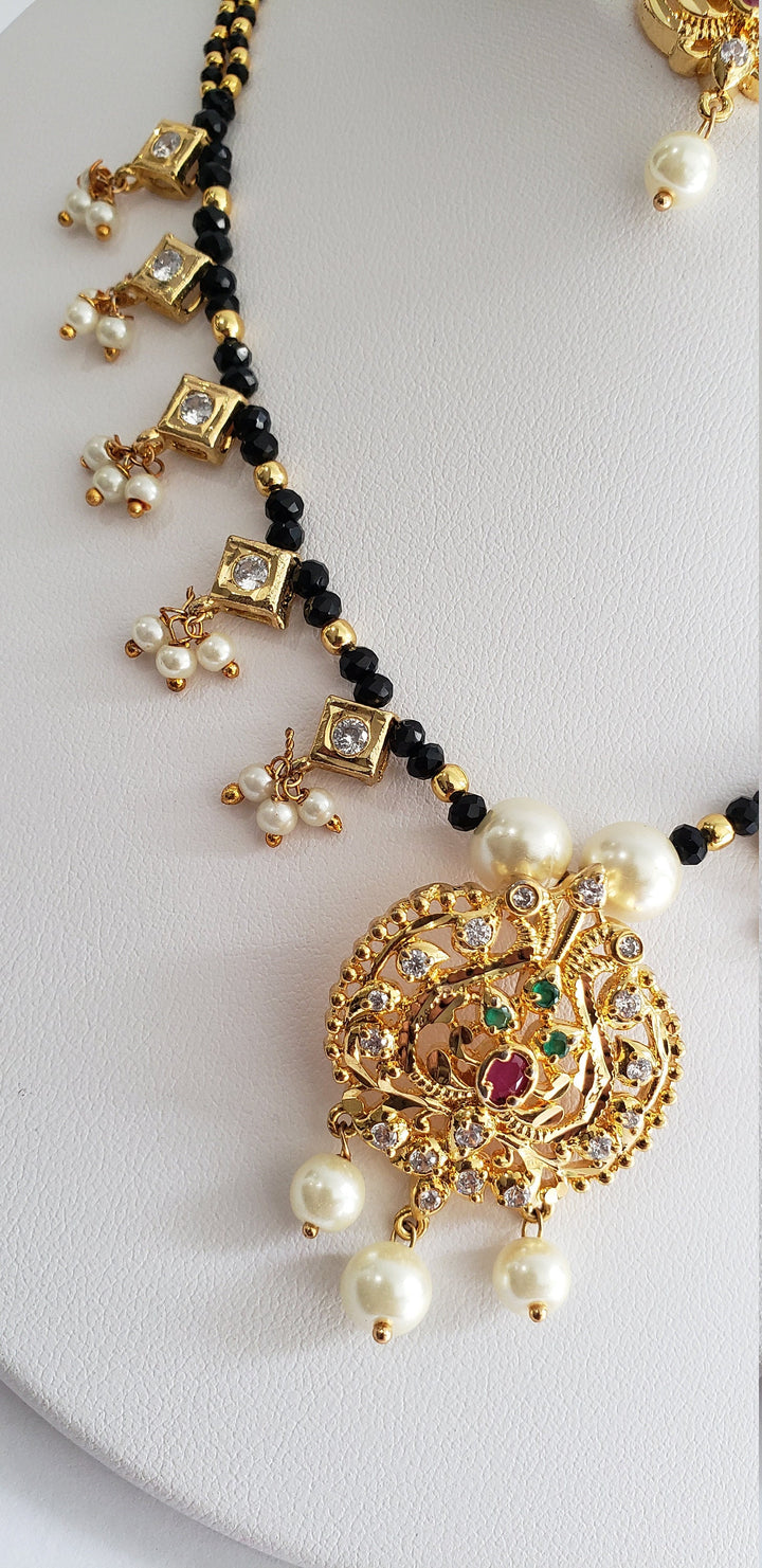 Black beads set