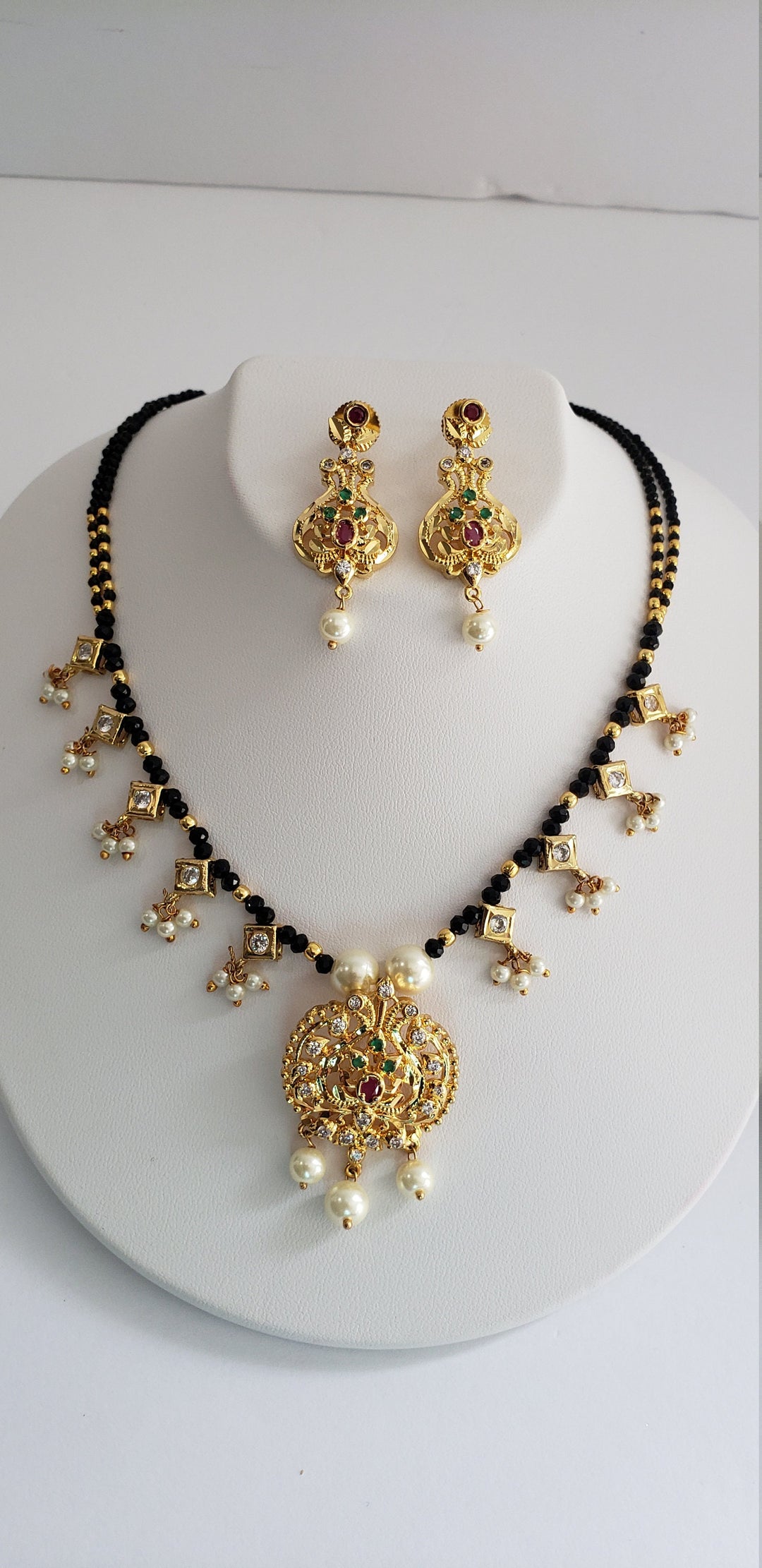 Black beads set