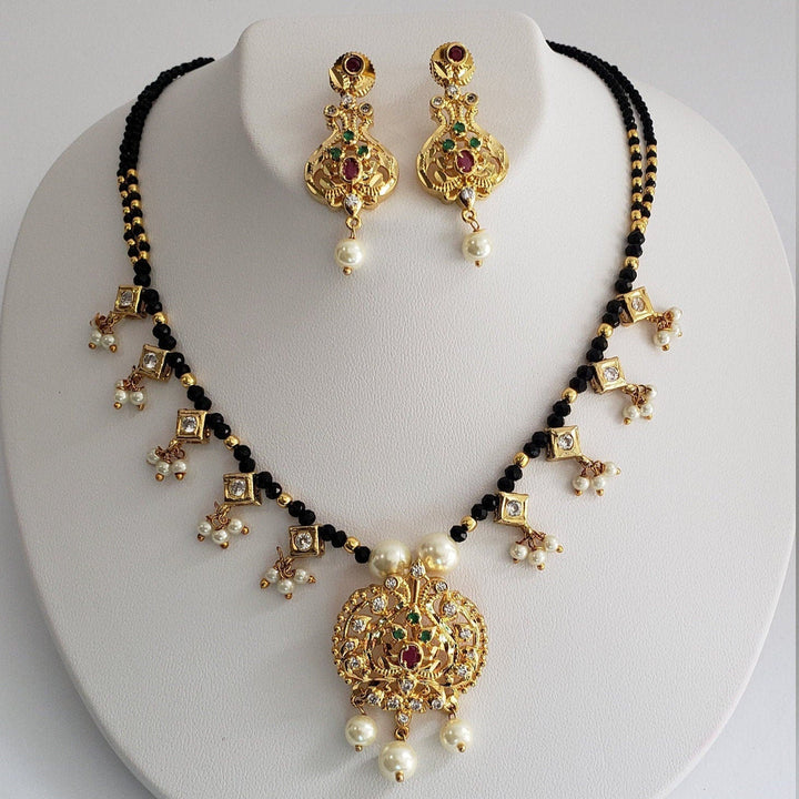 Black beads set