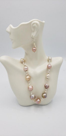 Baroque pearls necklace
