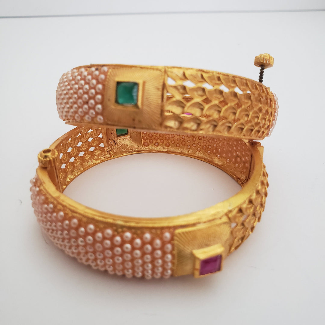 Screw Pearls bangles