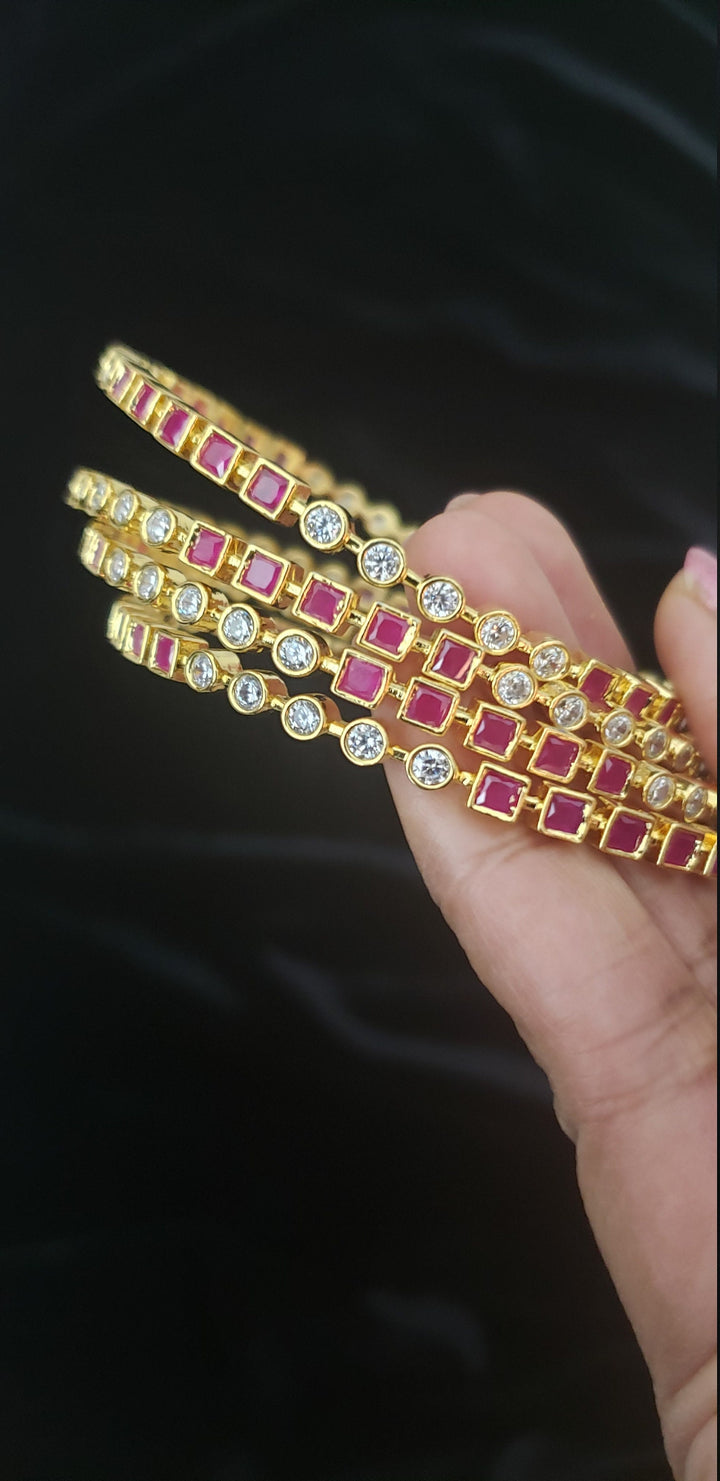 gREEN 4 Bangle set