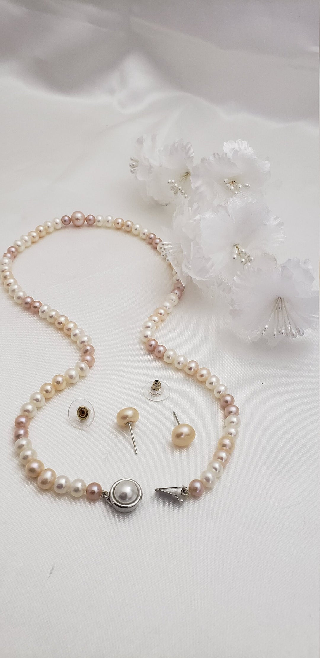 White peach Pearl Necklace
