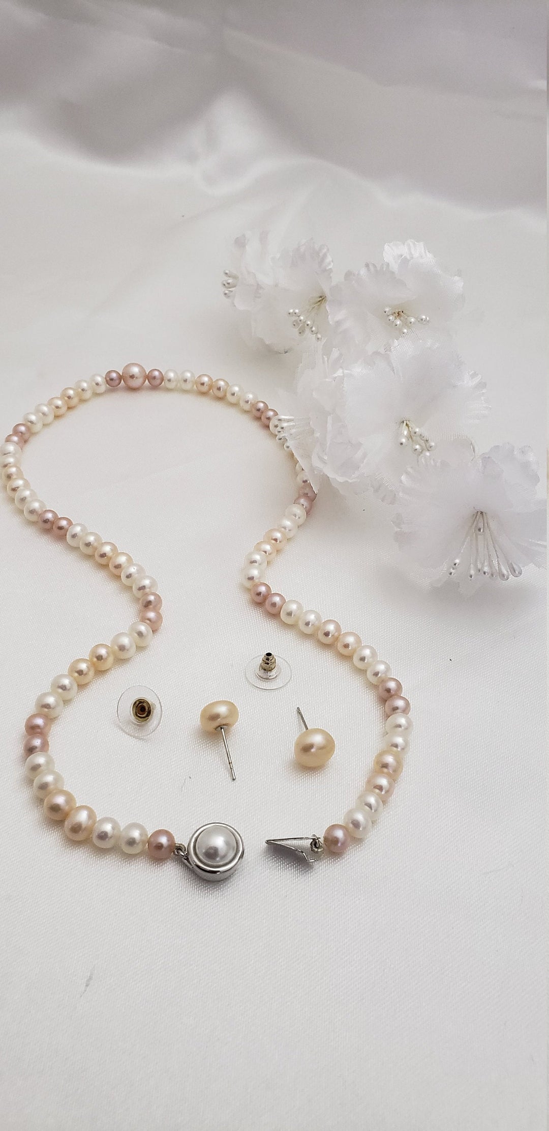 White/peach Pearl set
