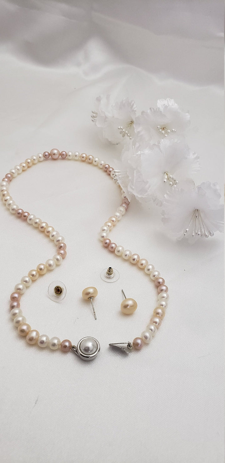 White/peach Pearl set
