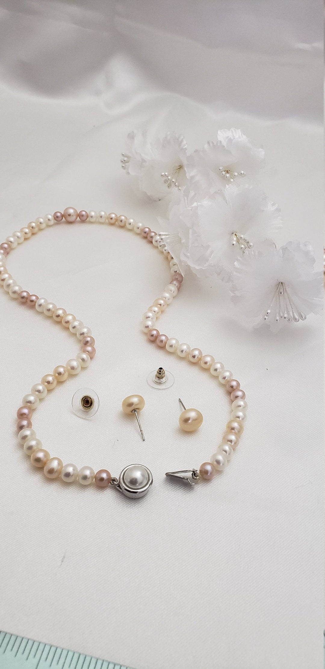 White/peach Pearl set