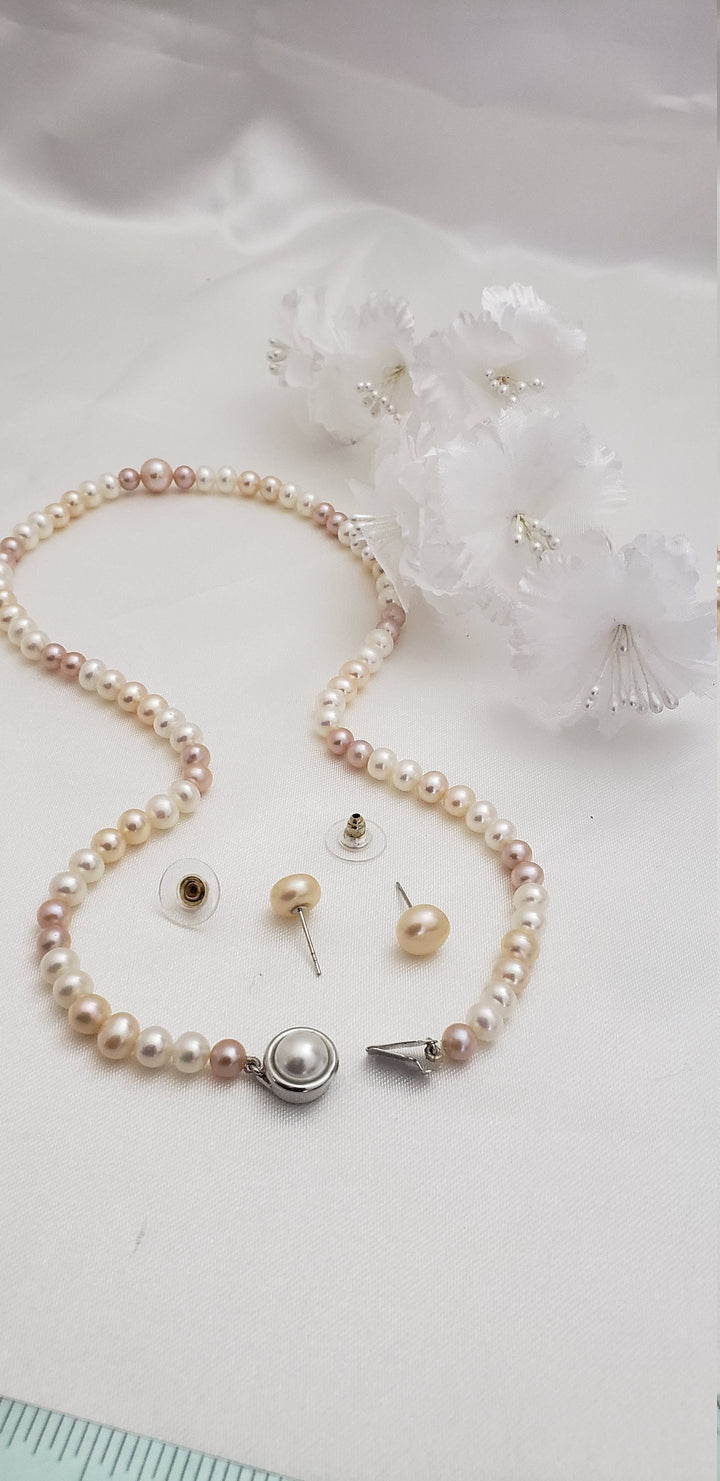White/peach Pearl set