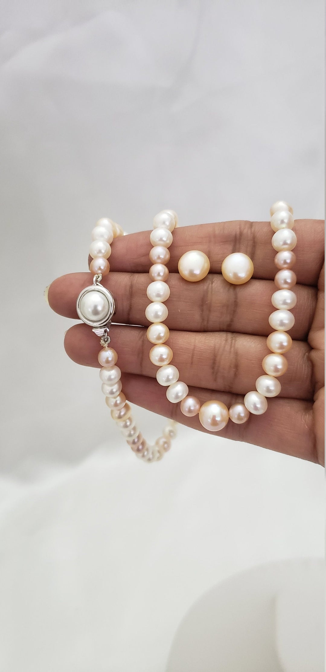 White/peach Pearl set