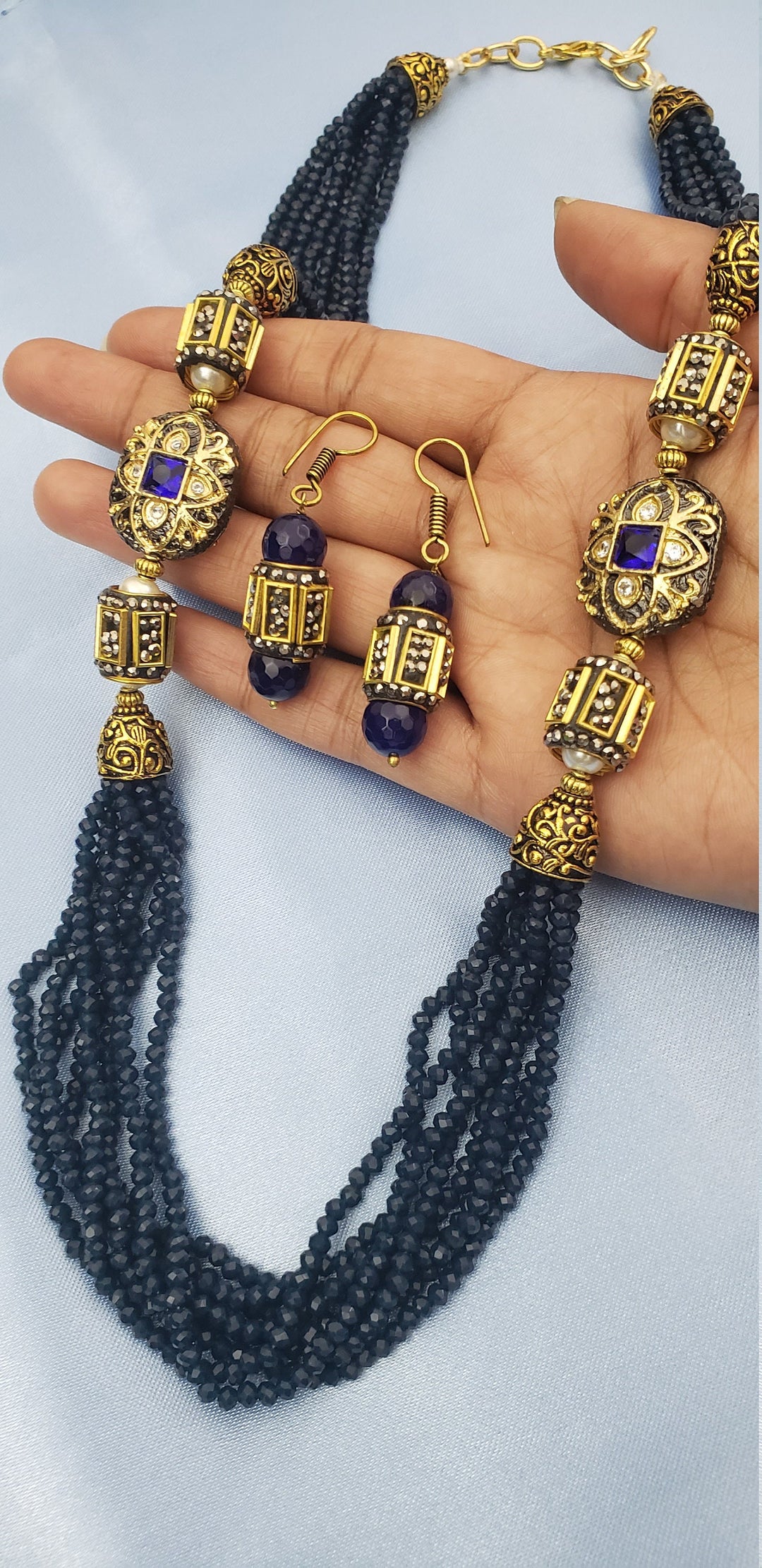 Beads necklacE