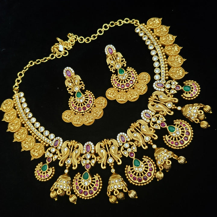 Short matte necklace
