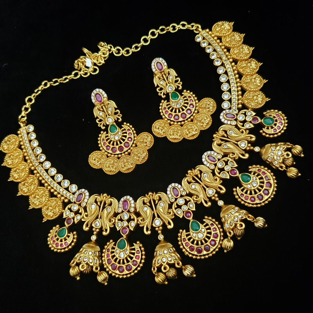 Short matte necklace