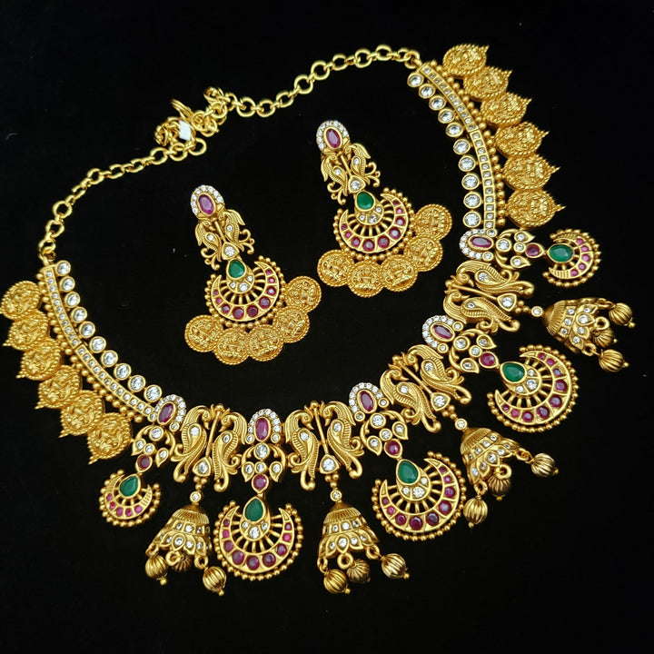 Short matte necklace