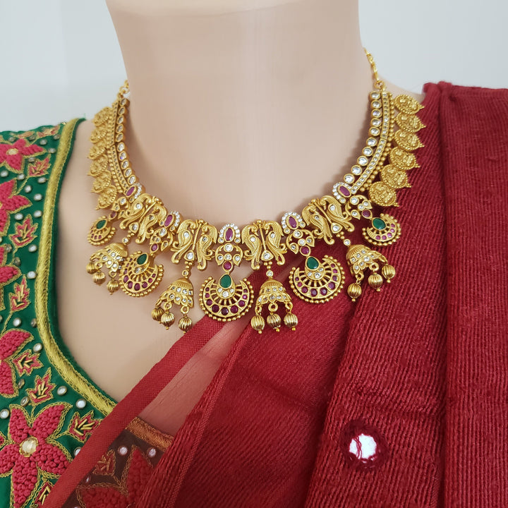 Short matte necklace
