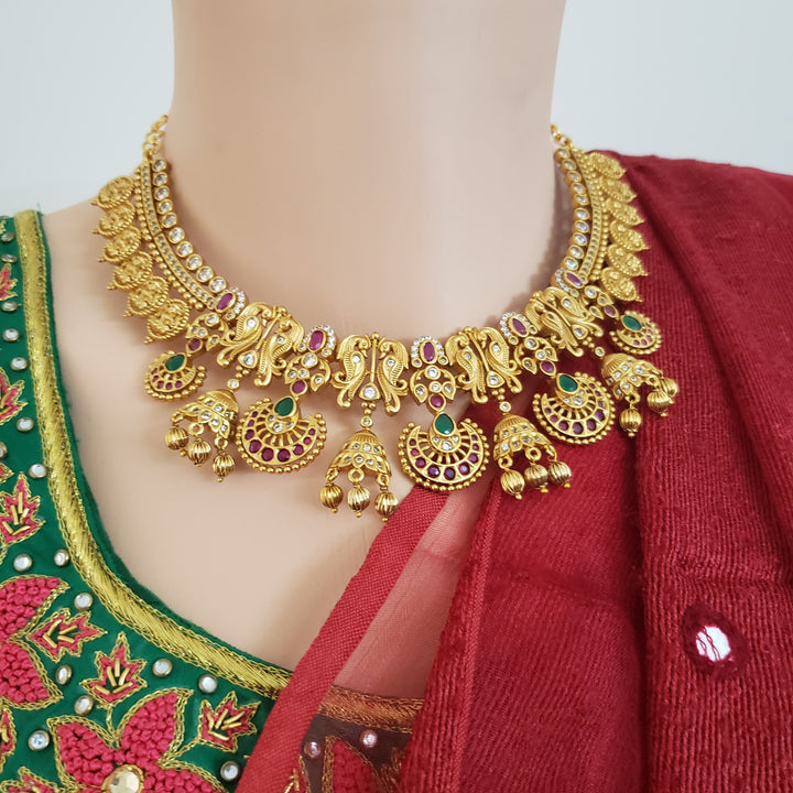 Short matte necklace