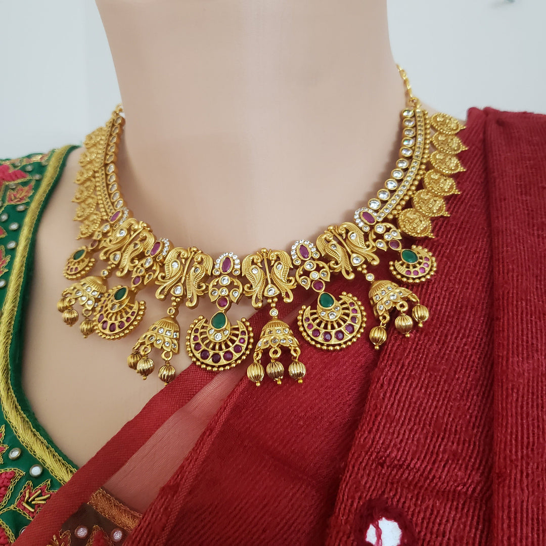 Short matte necklace