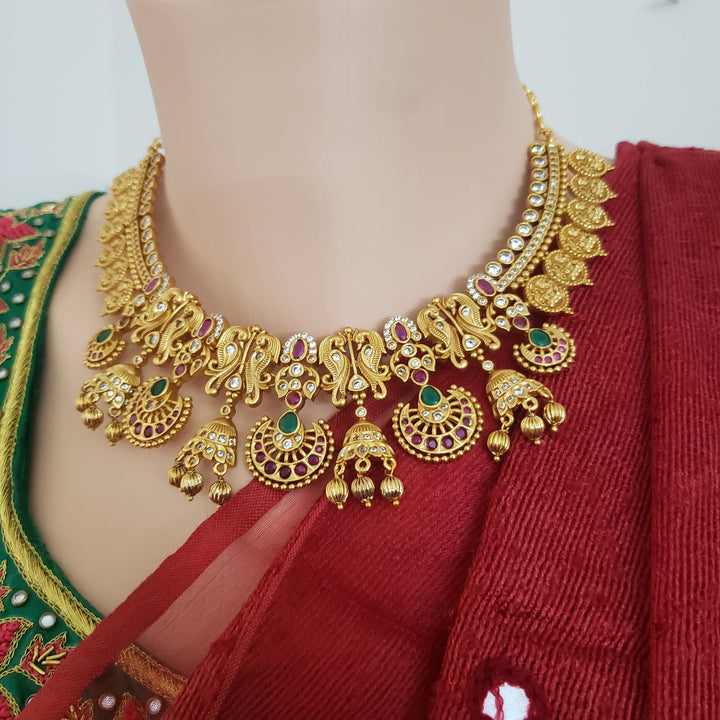 Short matte necklace