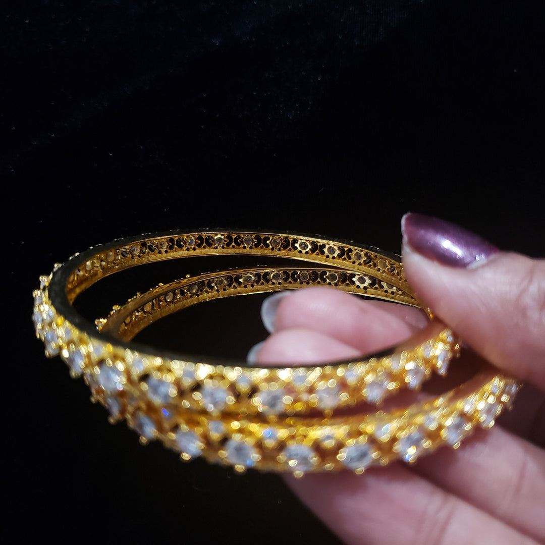 Set of 2 white bangles