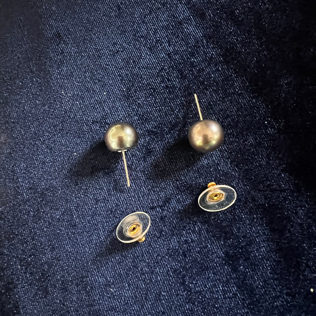 Dark Gray Pearl Studs